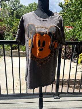 Disney Men’s Short Sleeve Gray Tee with Orange Graphic Mickey